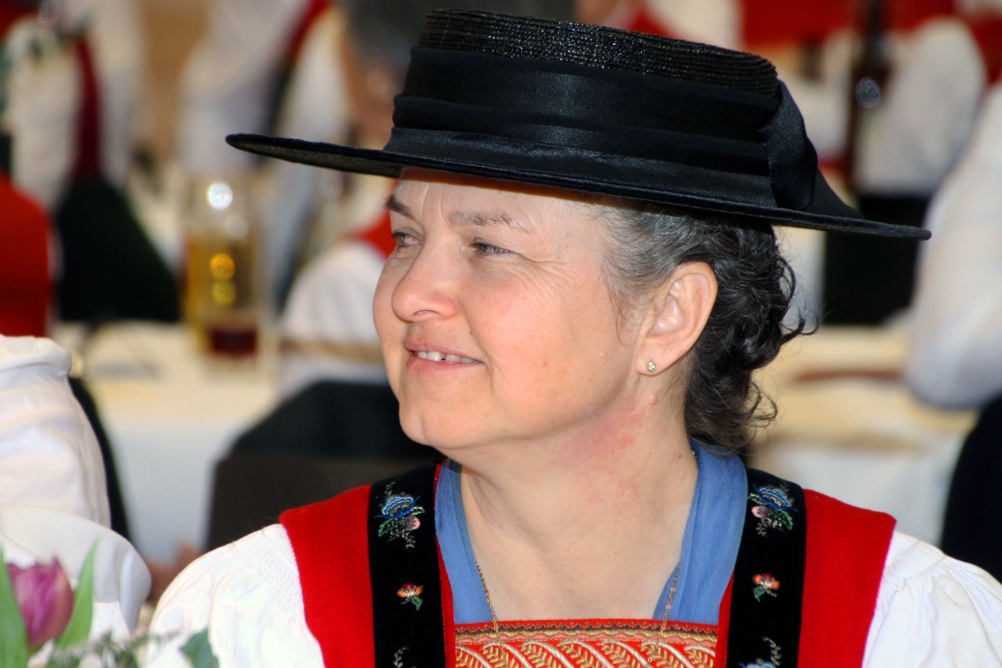 Standesgemäß gekleidet für den 25. Jubiläums-Ehrungsabend des Blasmusikbezirks Bregenzerwald.