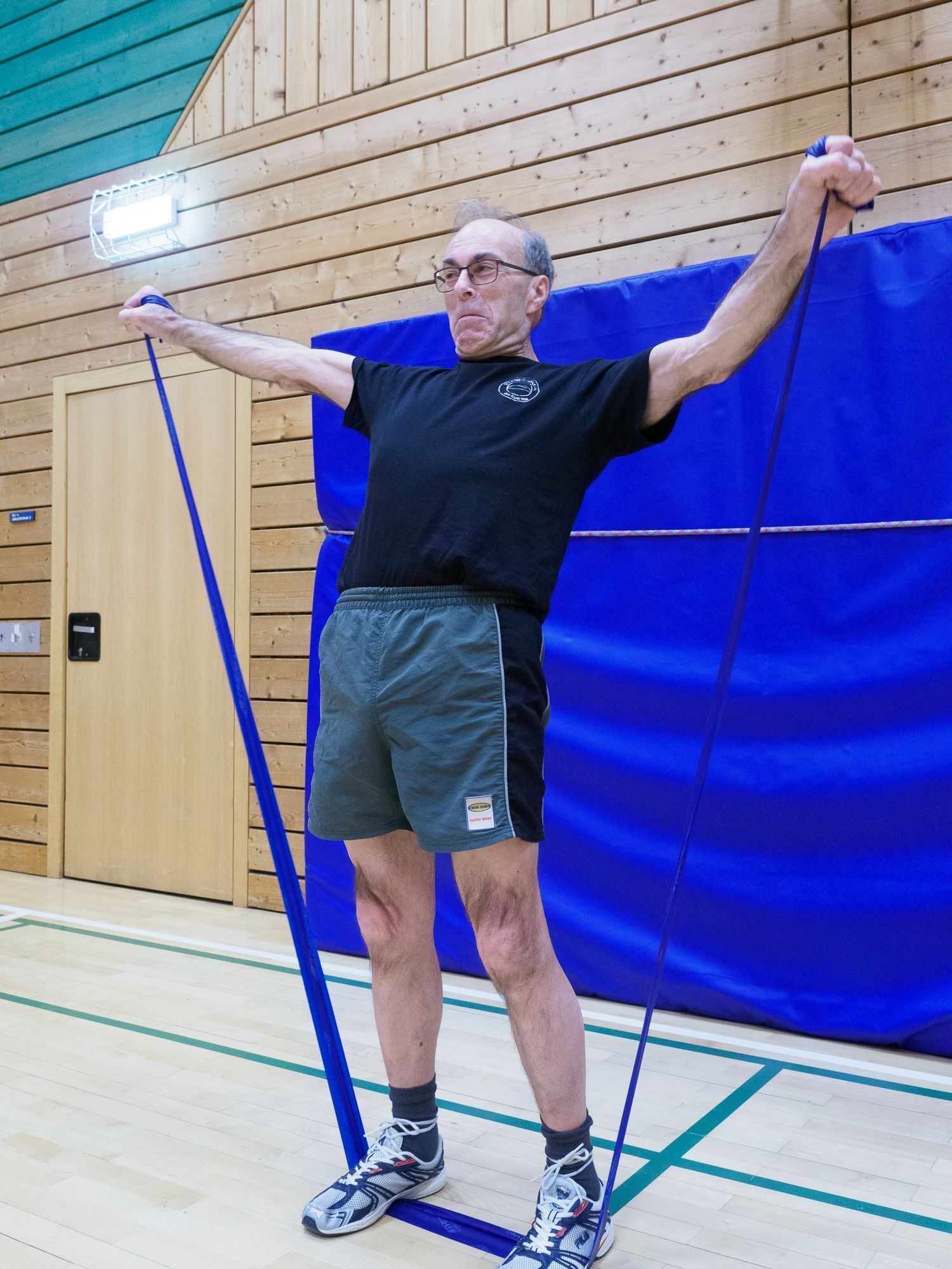 Walter Angerer posiert besonders für den Fotografen