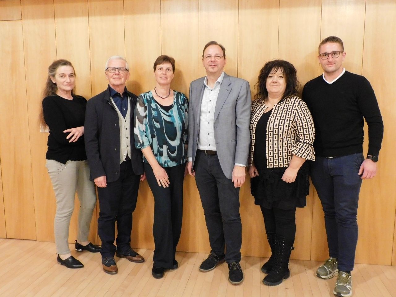 Obmann Gerd Fleisch (Mitte) verabschiedete viele Mitarbeiter in den Ruhestand. PRIVAT