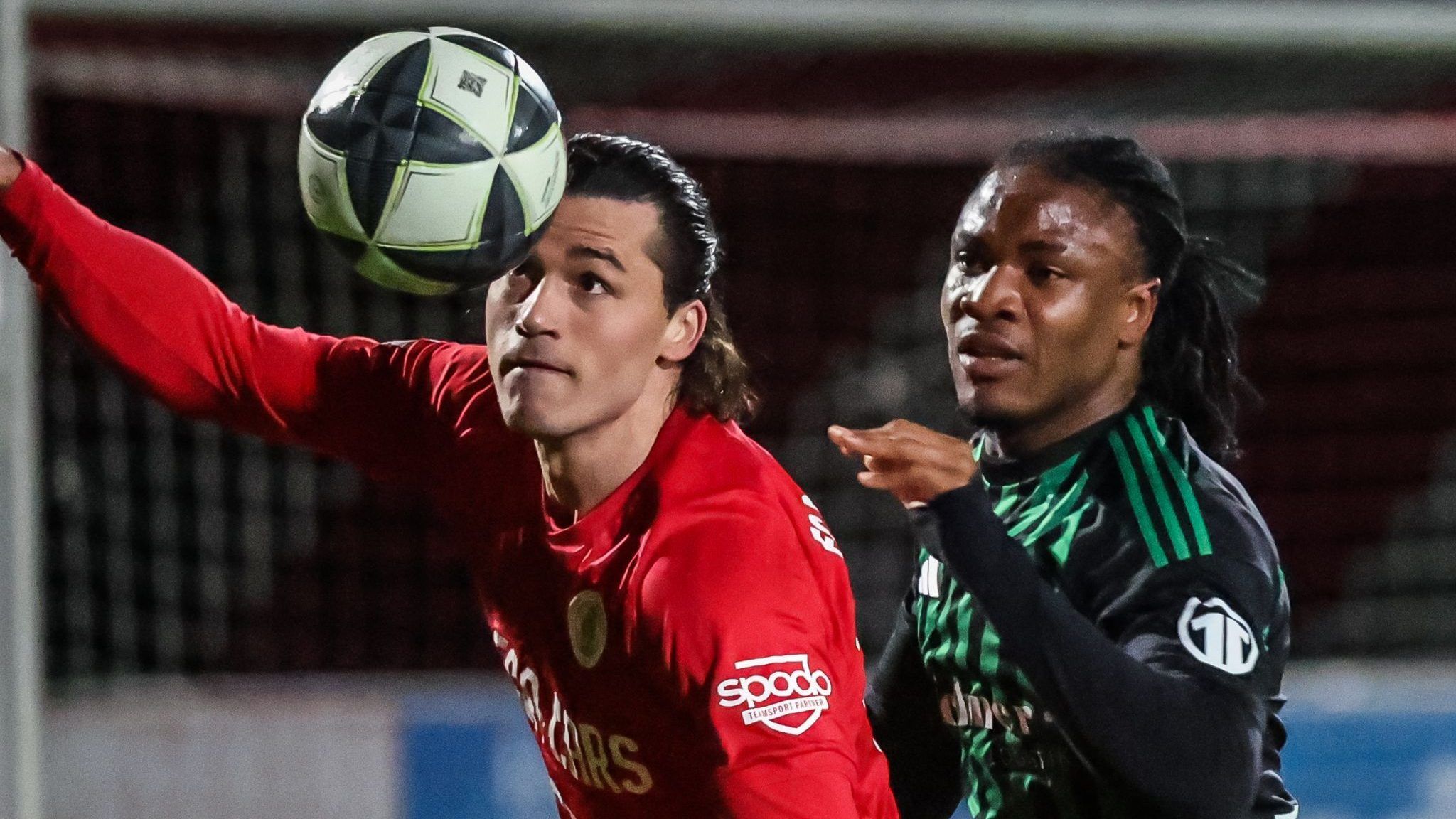 Nicolai Bösch gegen Daniel Francis. VN-STEURER