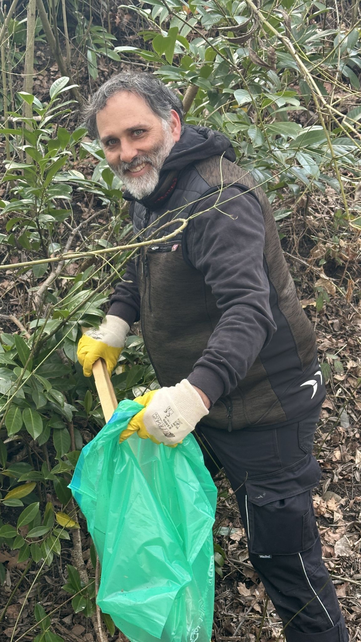 Auch in abwegigem Gelände wurde Müll eingesammelt. 
