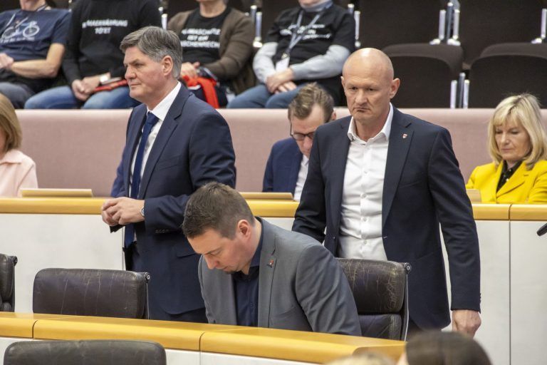 Land der Schüler statt Land der Lehre: Landtag auf Ursachensuche