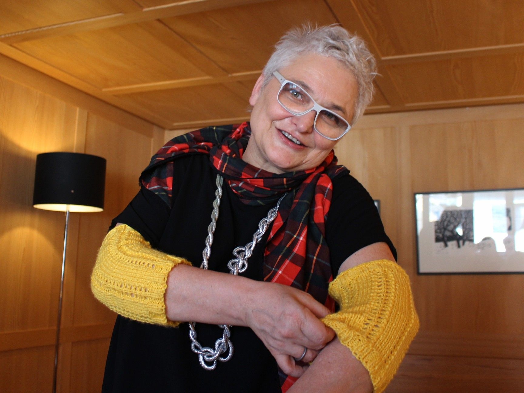 „Häs aweck!“ hieß die Parole bei der Strip-Polka. Ganz so heiß gestrippt wie gesungen wurde dann doch nicht, bei Evelyn beschränkte sich das Ganze auf das Ausziehen des Ellbogenschoners . . .   