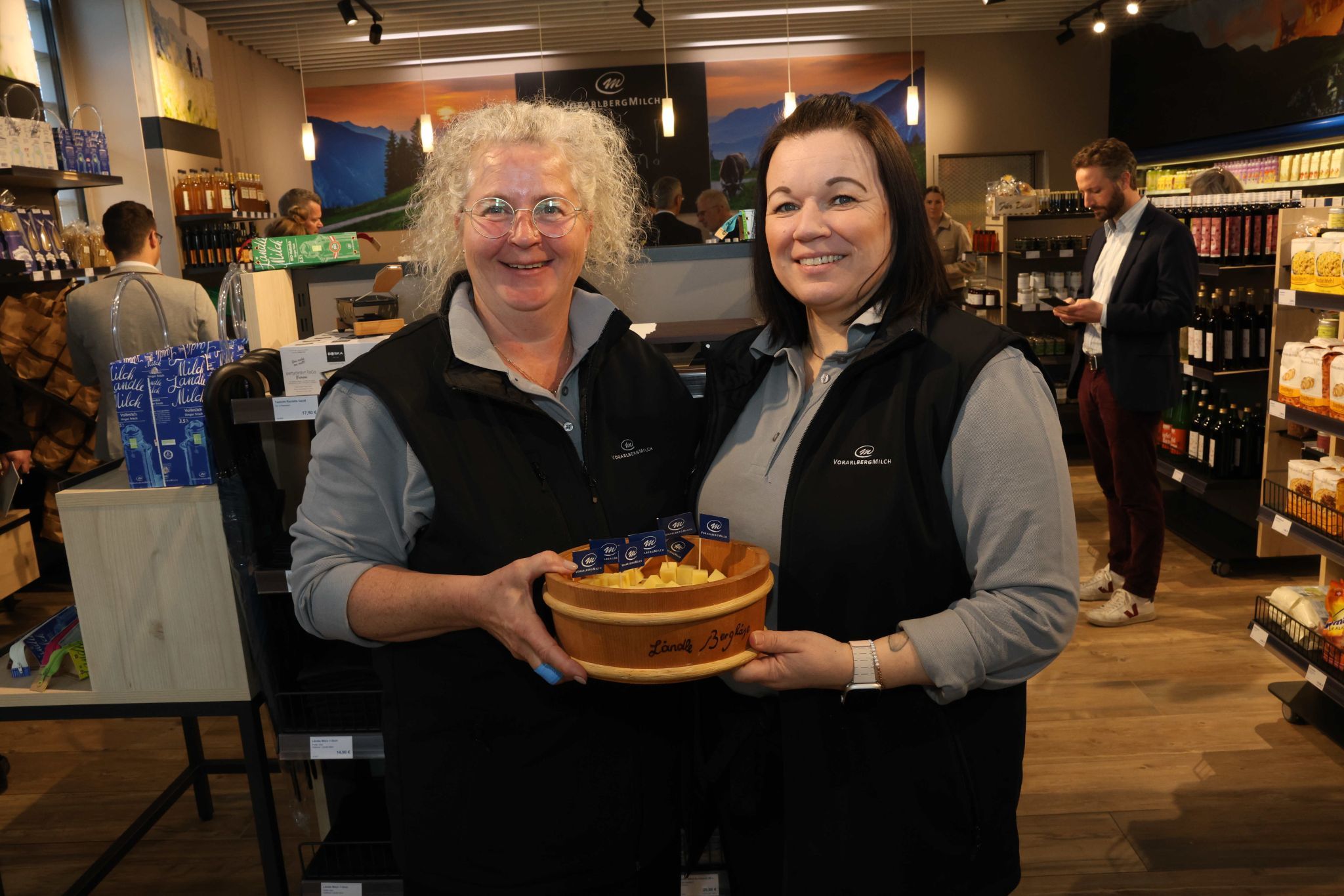 Neues V-Milch-Lädele eröffnet: "Alles, was das Käseliebhaber-Herz begehrt"