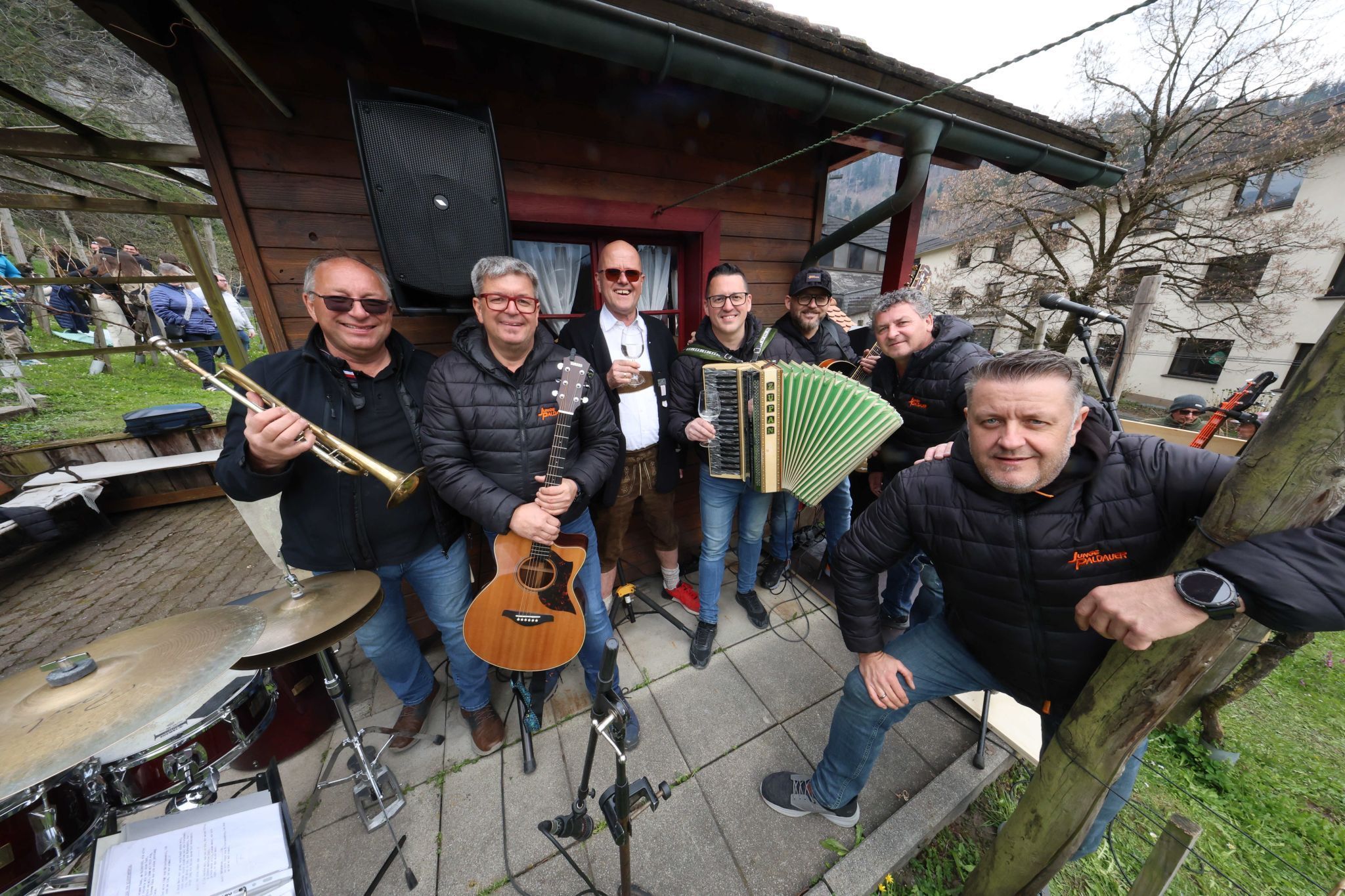 Hobbywinzer Gerhard Reicht mit den 