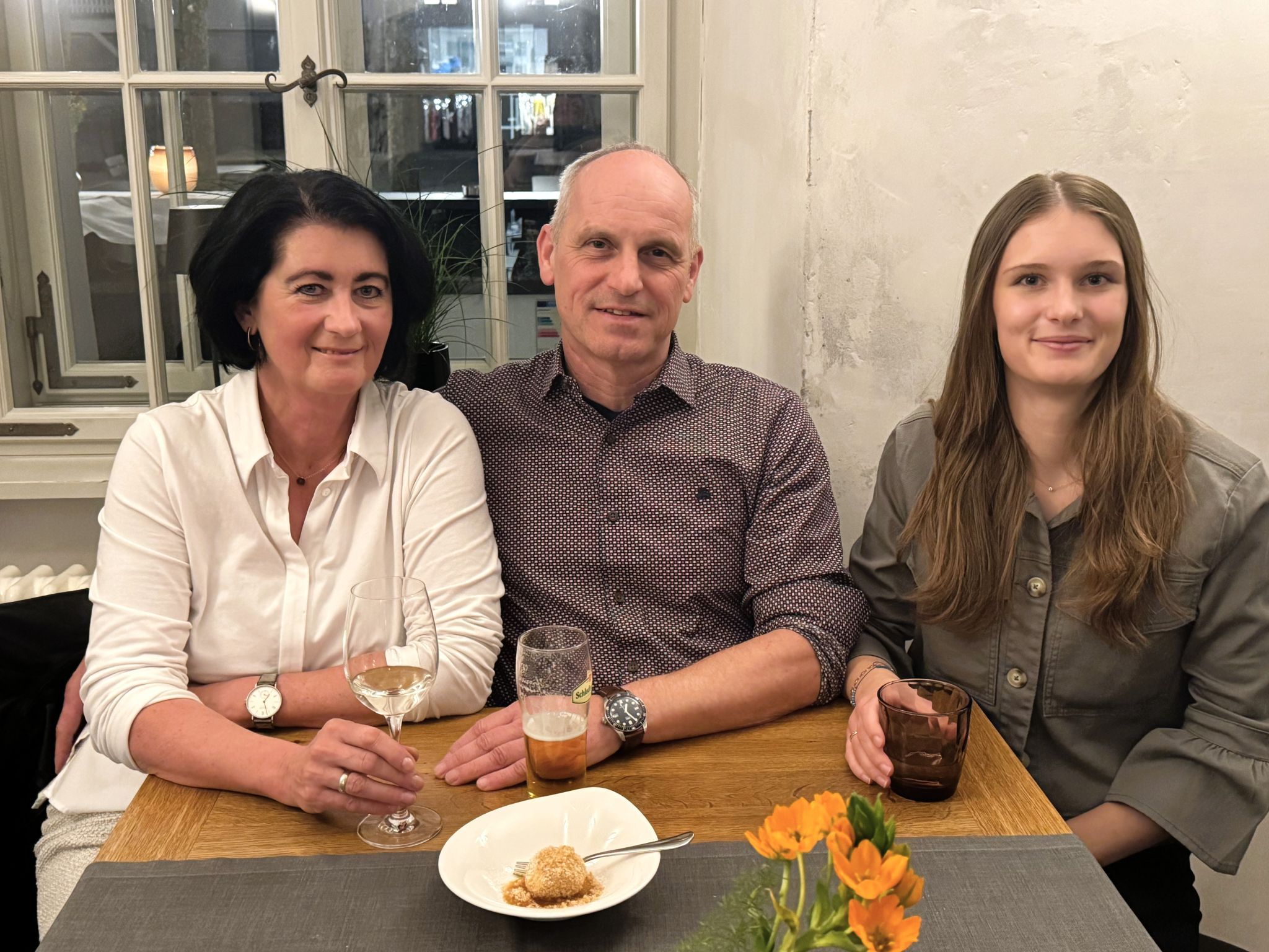 Steuerberater Romas Welte mit Daniela und Lina.