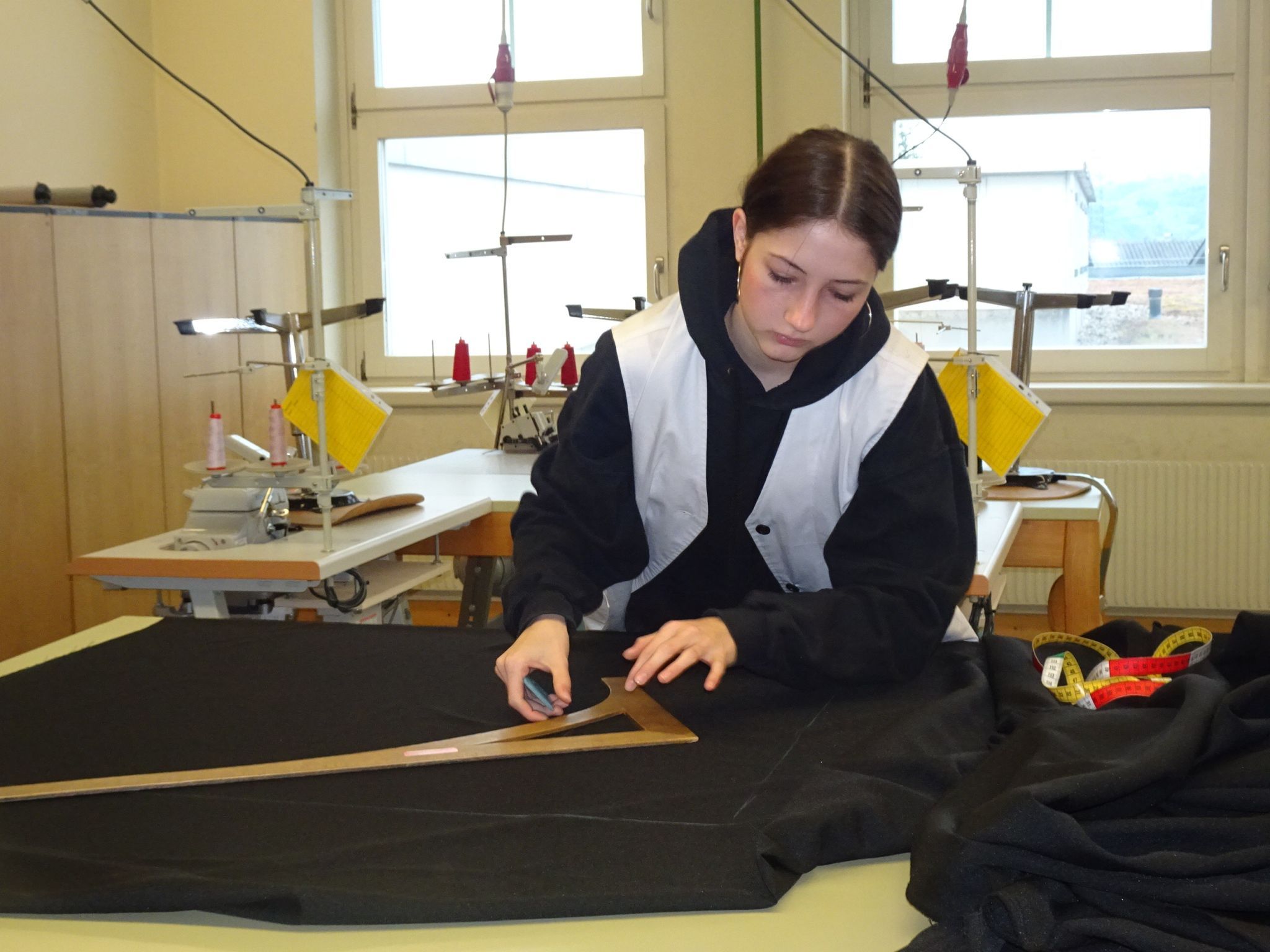 Vom Entwurf bis zum fertigen Outfit - die Abschlussklasse der 5aMD zeigt ihre Arbeiten erstmals auf dem Laufsteg.