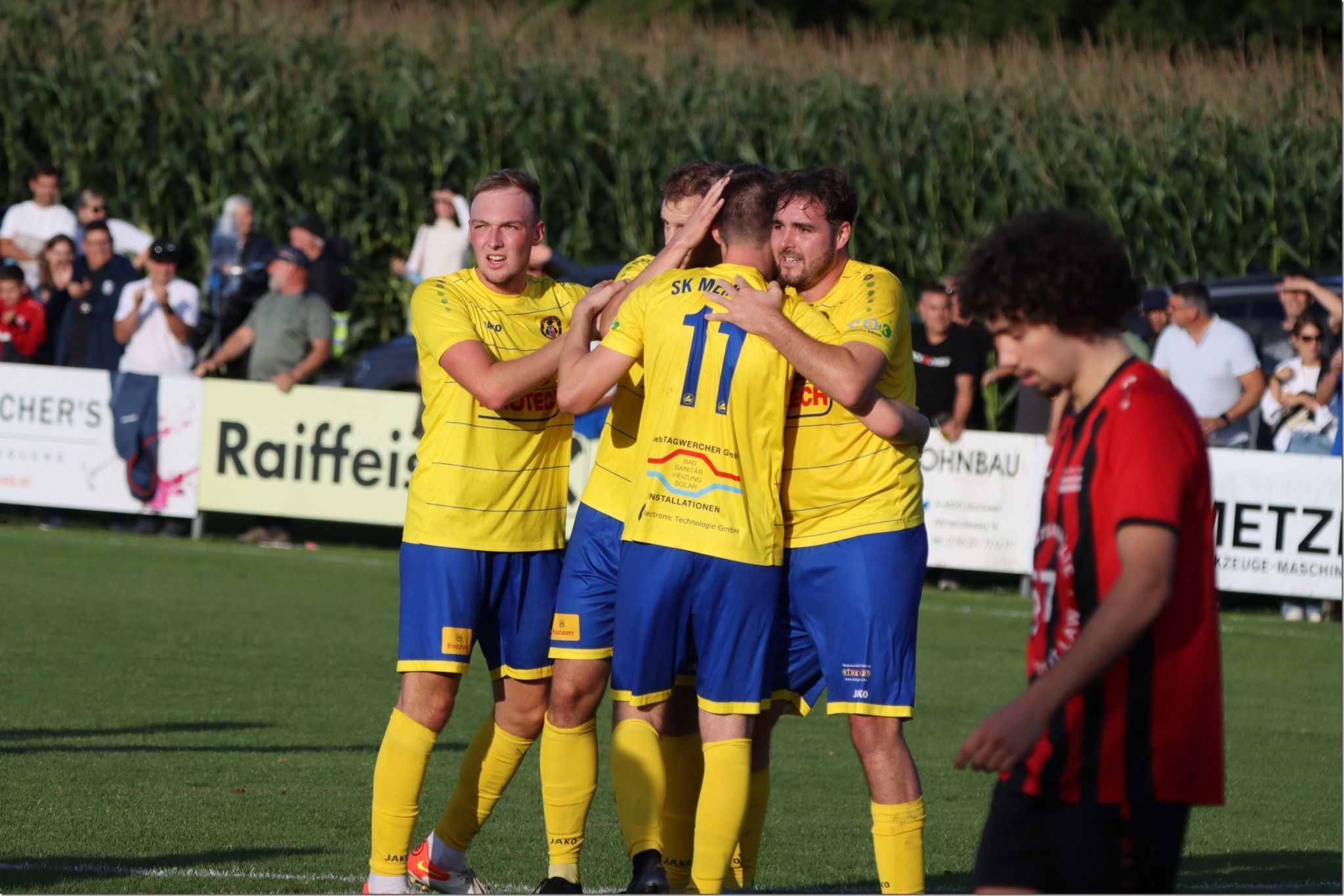 Simon Sieber (l.) erleidet einen Knöchelbrüch und fällt lange aus. 