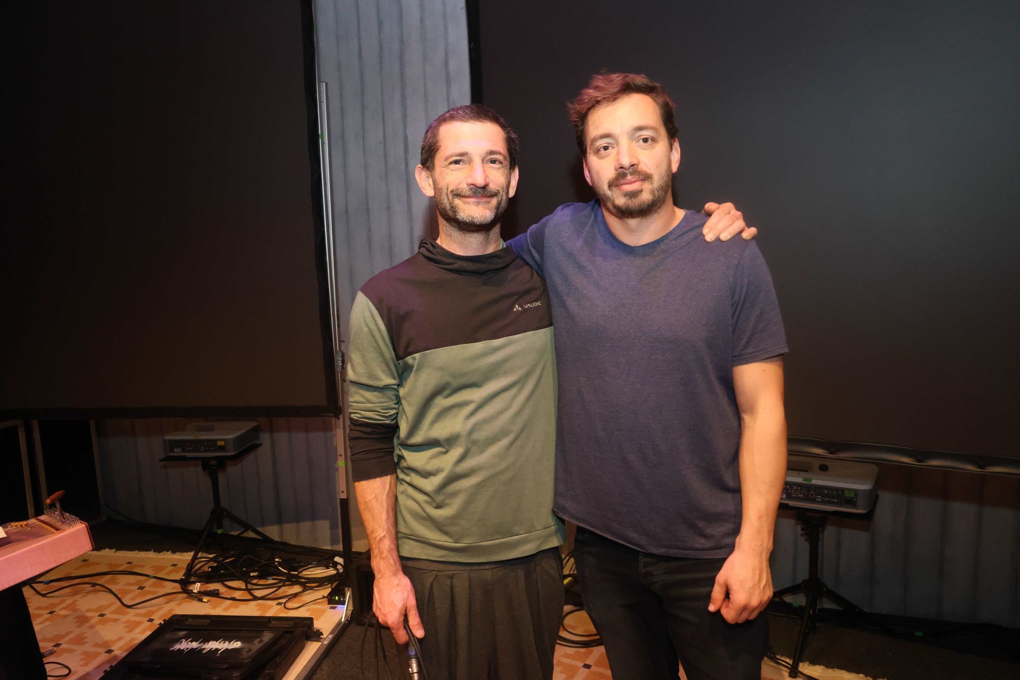 Techniker Michael Reisiegl (Ton) und Simon Schindler (Licht).