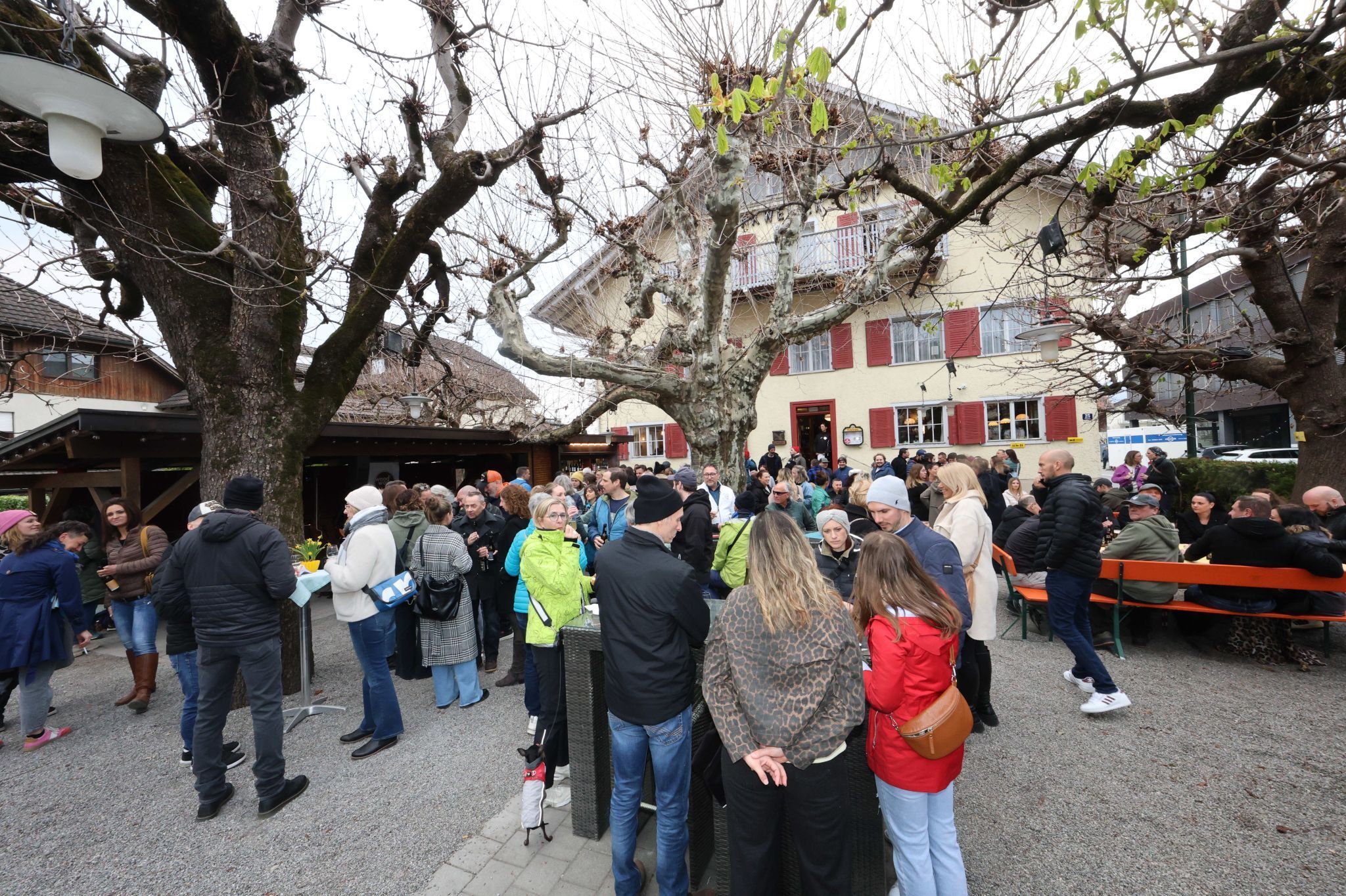 Impresssionen von verschiedenen Stationen (Arno Meusburger), und Bilder vom Geschehen im 