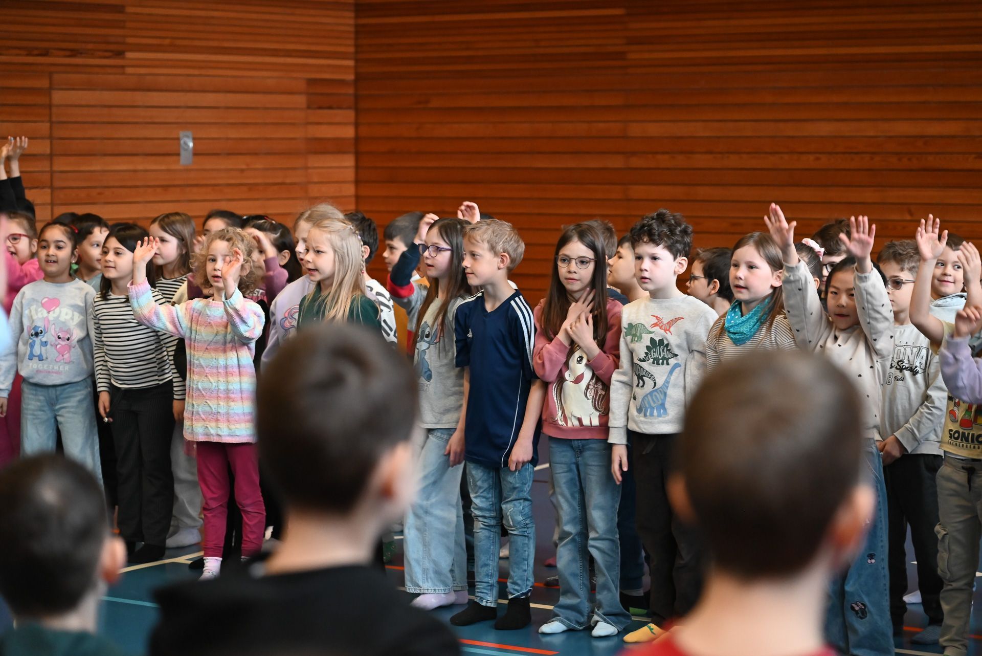 Alles Schüler sind mit Begeisterung dabei.