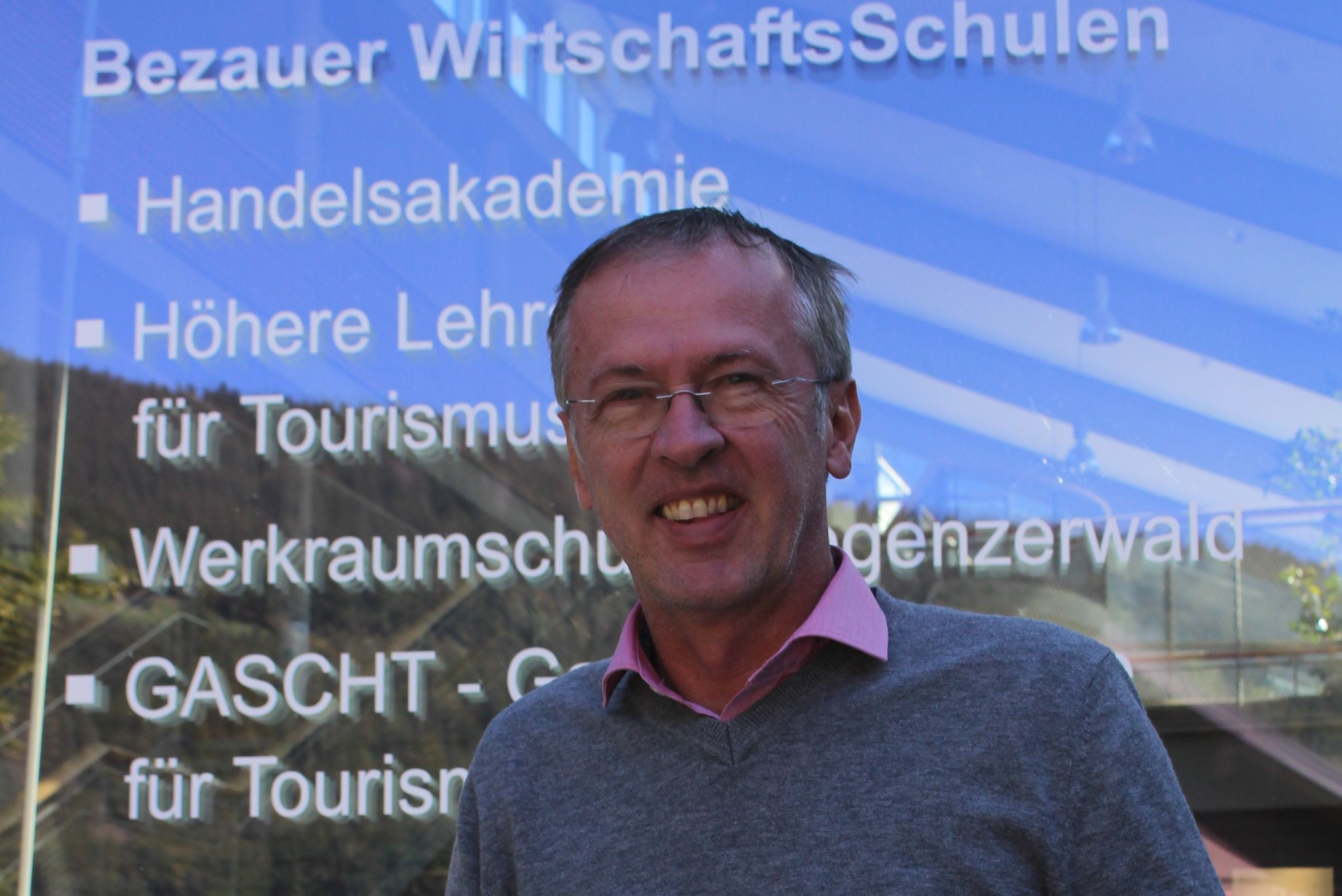 Dir. Mario Hammerer: „Das klare pädagogische Konzept der BWS, das gelebte Leitbild und die hervorragende Infrastruktur hat die Gäste aus Meran besonders beeindruckt.“  PETER STRAUSS