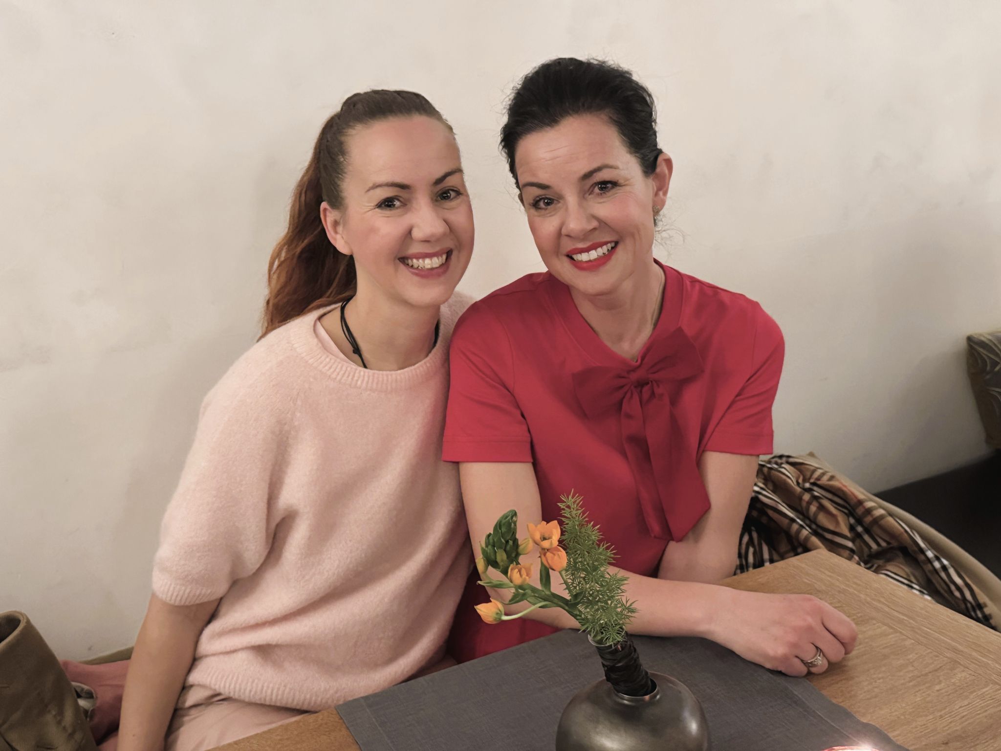 Nachbarinnen: Eva Motter und Elvira Flora vom 