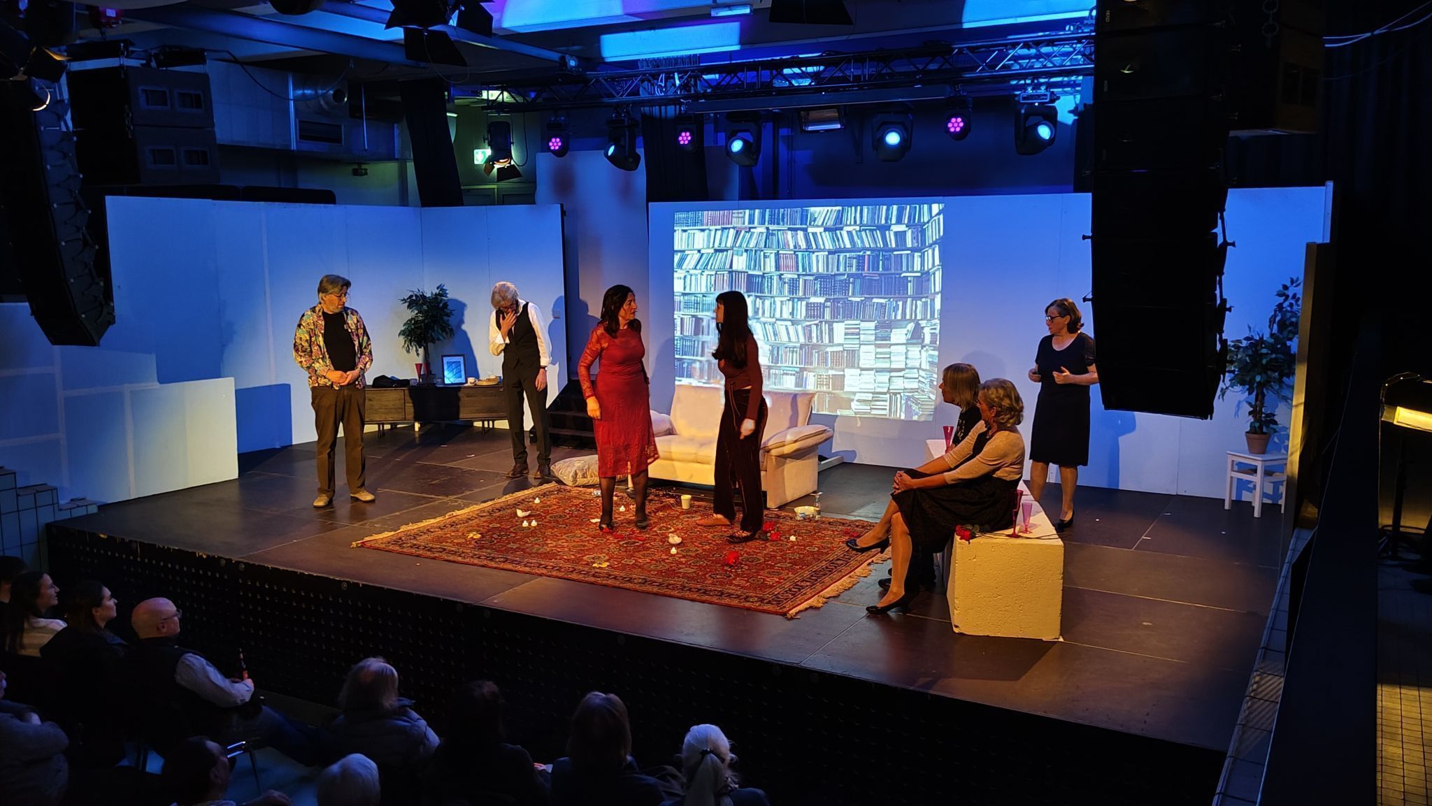 Große Emotionen auf der Bühne: Das Stück „Blütenträume“ erzählt berührend von Einsamkeit, Hoffnung und neuen Chancen im Alter.