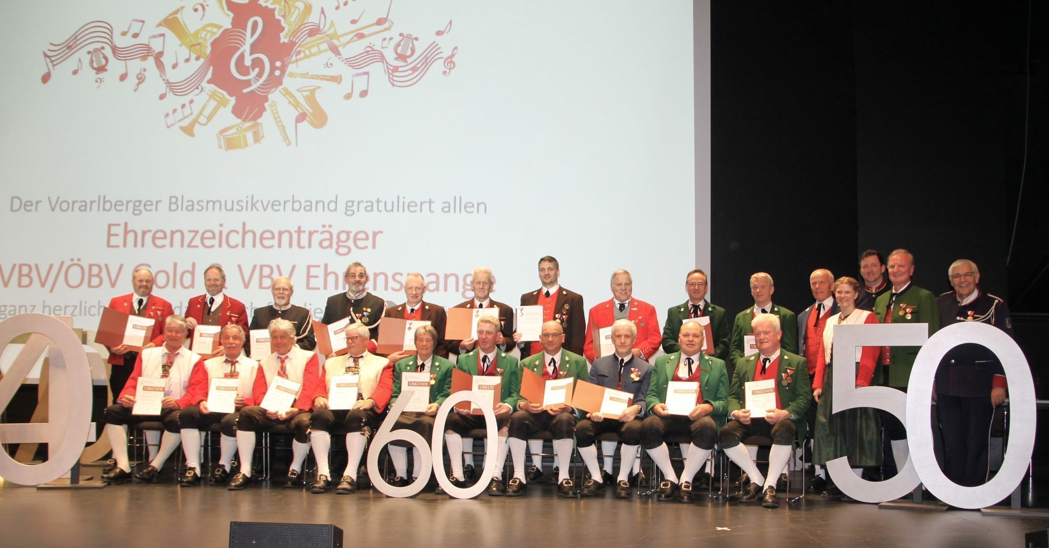 Ein starkes Zeichen für das Ehrenamt und die Blasmusikszene mit einer Vielzahl an Jubilaren beim Ehrungsabend im Spannrahmen in Hard.