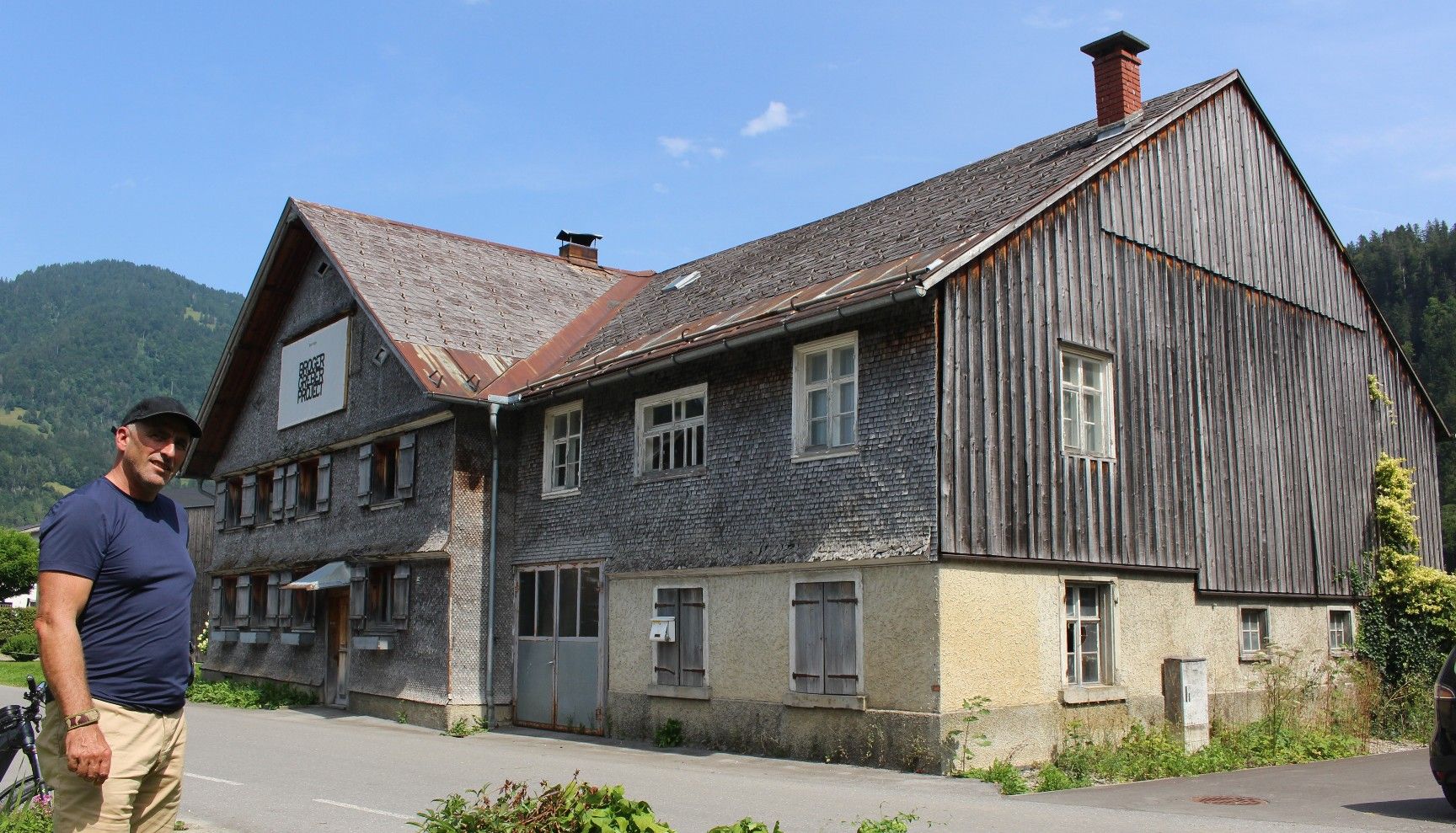 Bei einem ebenfalls nur noch von einer Person bewohnten alten Haus in der Parzelle Ellenbogen in Bezau ging Broger-Greber-Project einen anderen Weg.