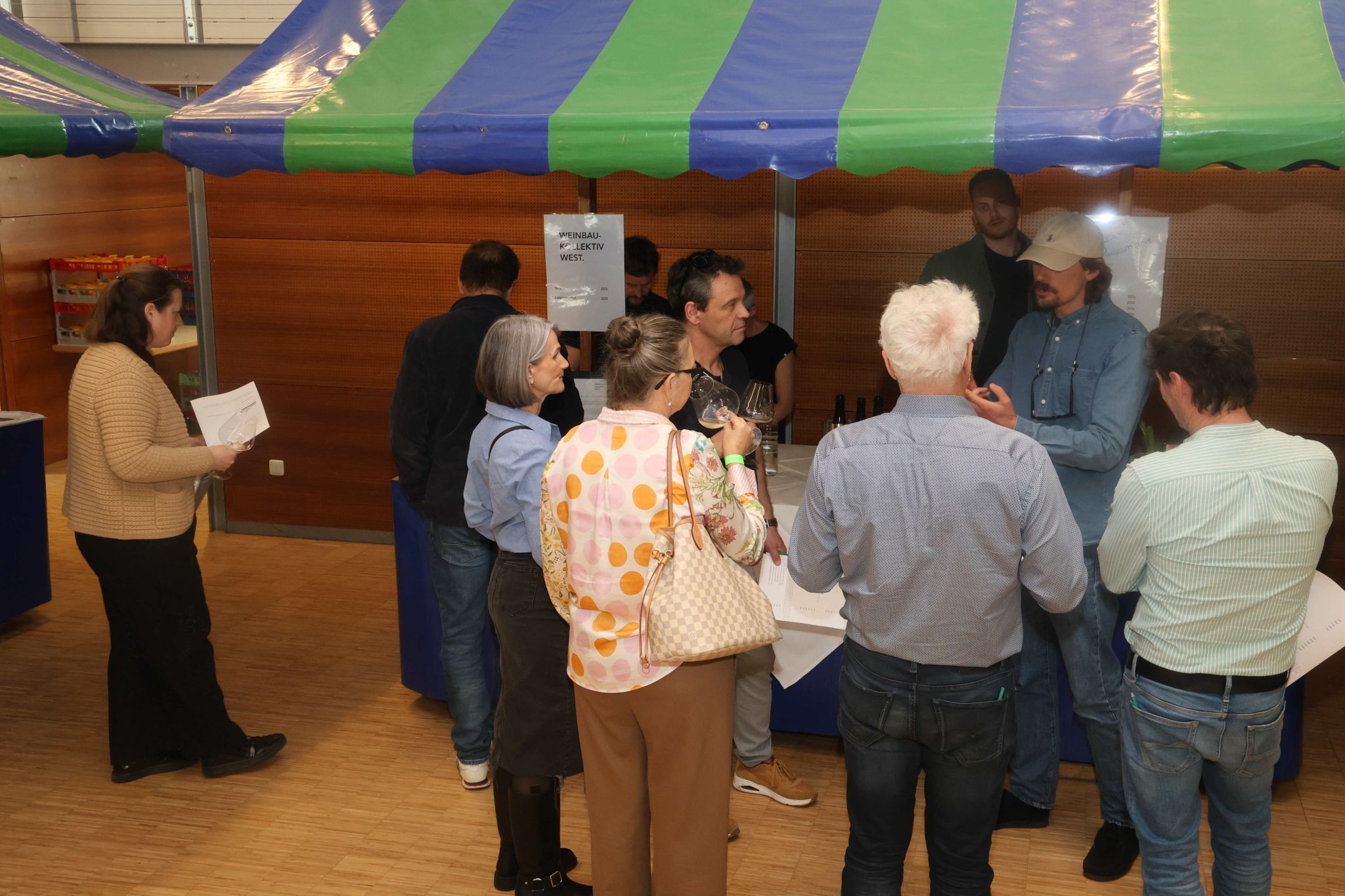 Veranstalter und Winzer bei der 