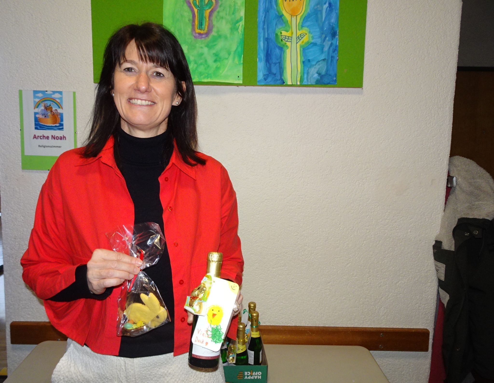 Direktorin Beate Ludescher-Kohler freute sich über einen gelungenen Lesetag und hatte für alle Gäste ein kleines Geschenk parat. 