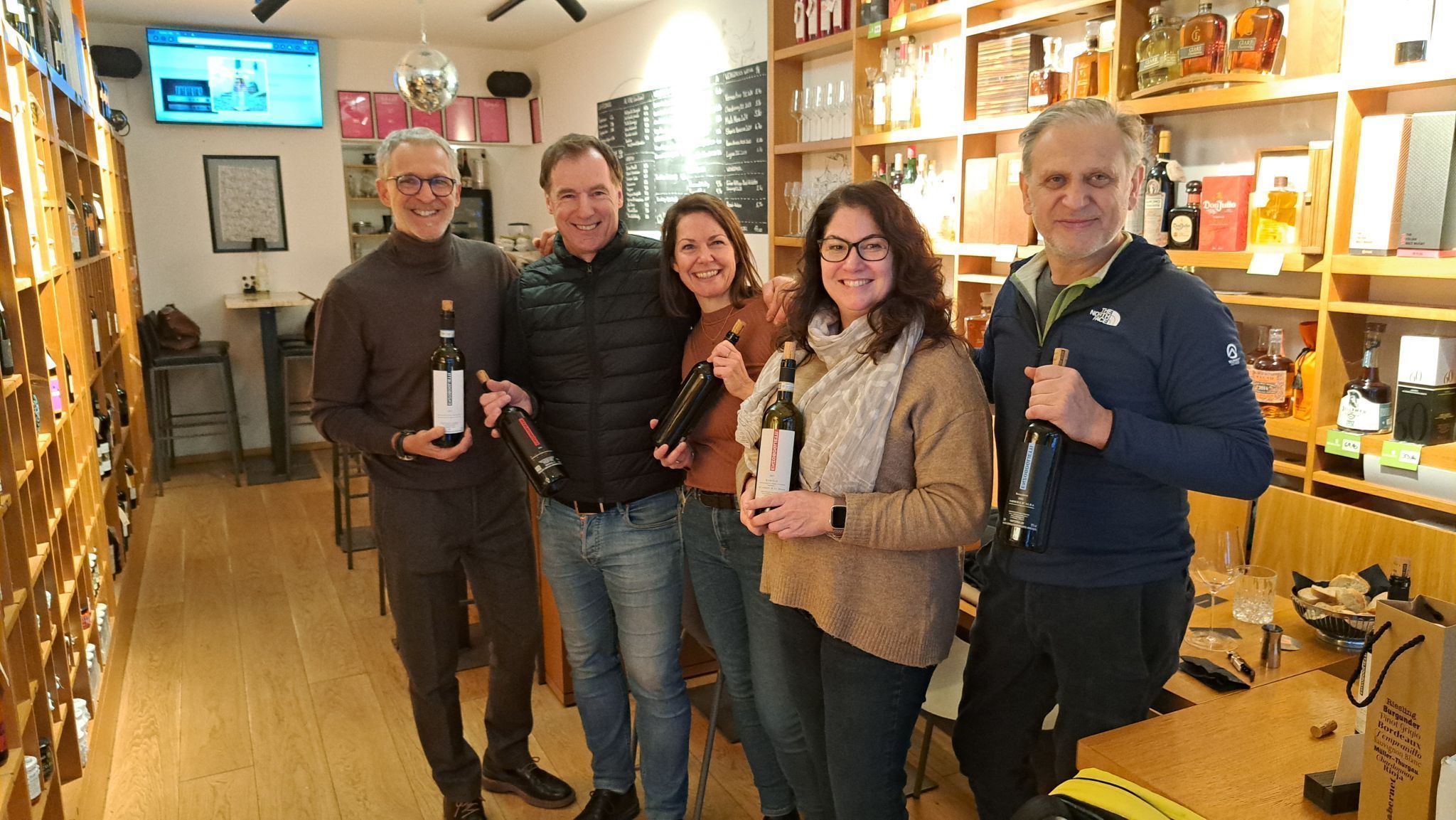 2.	Besuch vom Weingut Enzo Boglietti aus La Morra, Piemont. vorne rechts Enzo Boglietti, 