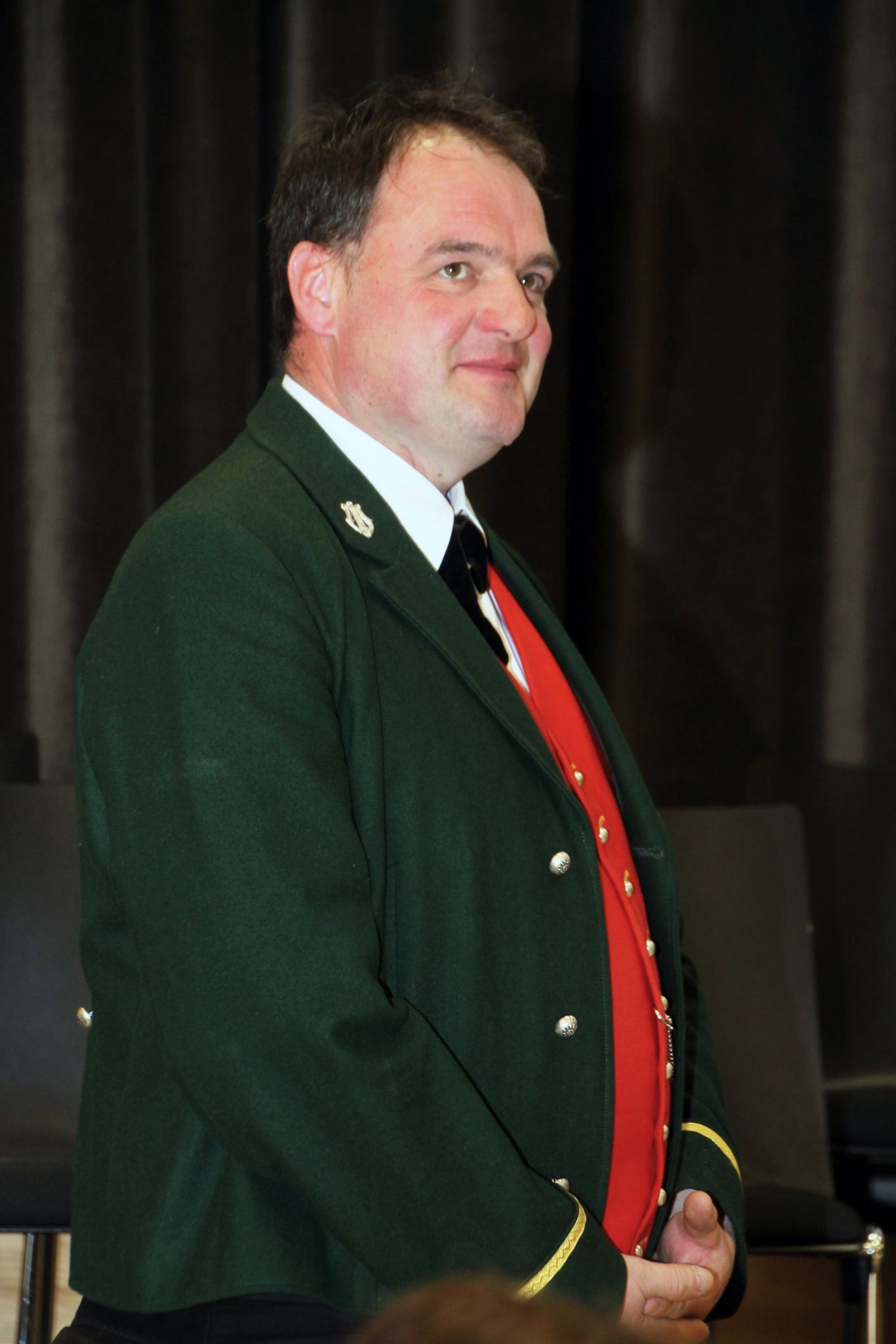 Bezirkskapellmeister Simon Gmeiner erhielt für seine langjährige Tätigkeit als Dirigent in Alberschwende und vormals in Sibratsgfäll das silberne Ehrenzeichen.