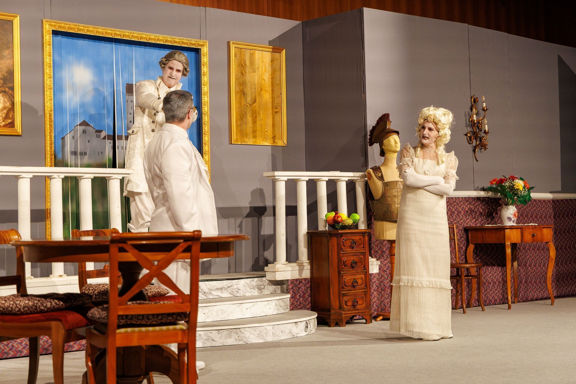 Drei Geister spuckten durch das Pfarrzentrum.