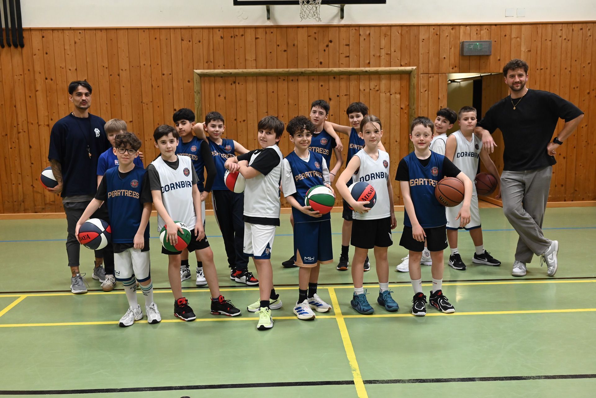 Der Dornbirner Basketball-Verein Peartrees verzeichnet großes Interesse an dem Sport. Hier im Bild die U12-Mannschaft.
