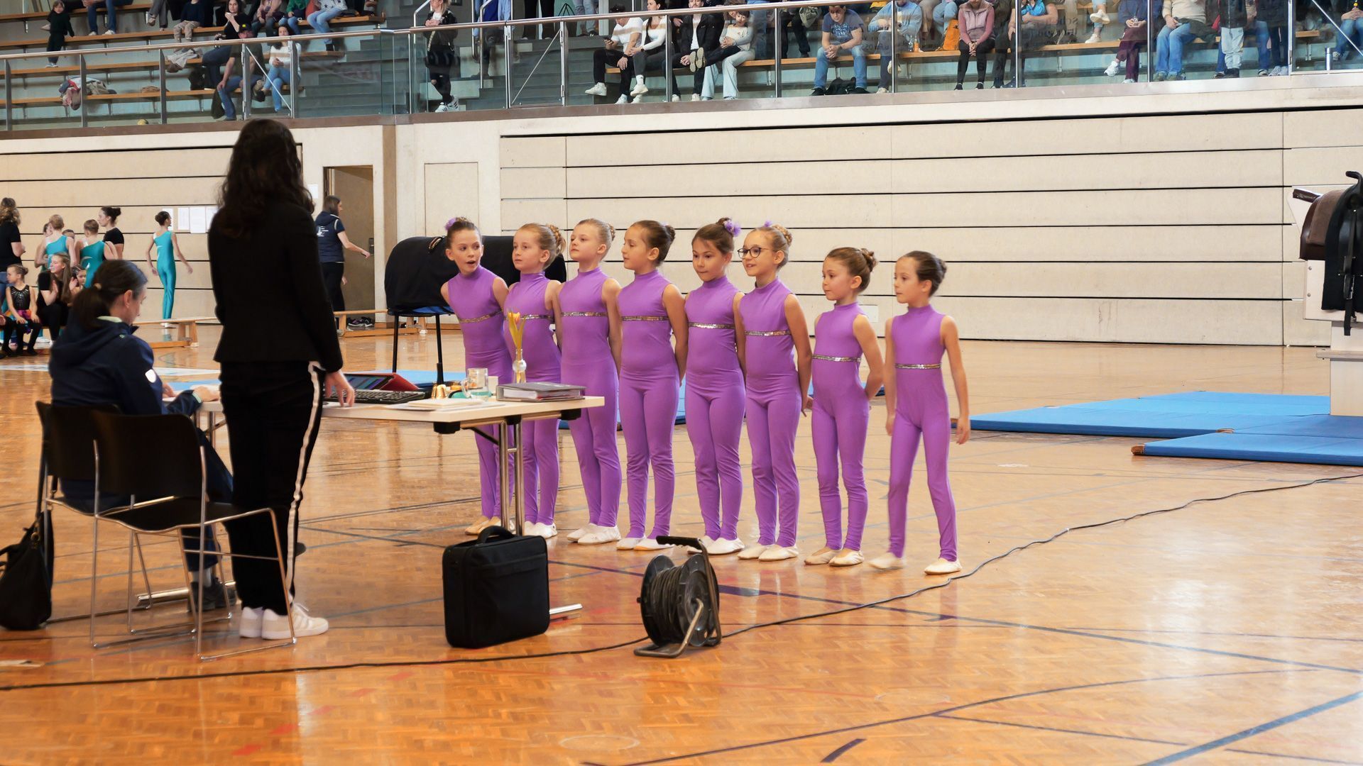 Viele neue Nachwuchsathletinnen erhielten erstmals eine große Bühne und konnten ihre Kür auf der Pferdetonne präsentieren. (Foto: Niko Mylonas)