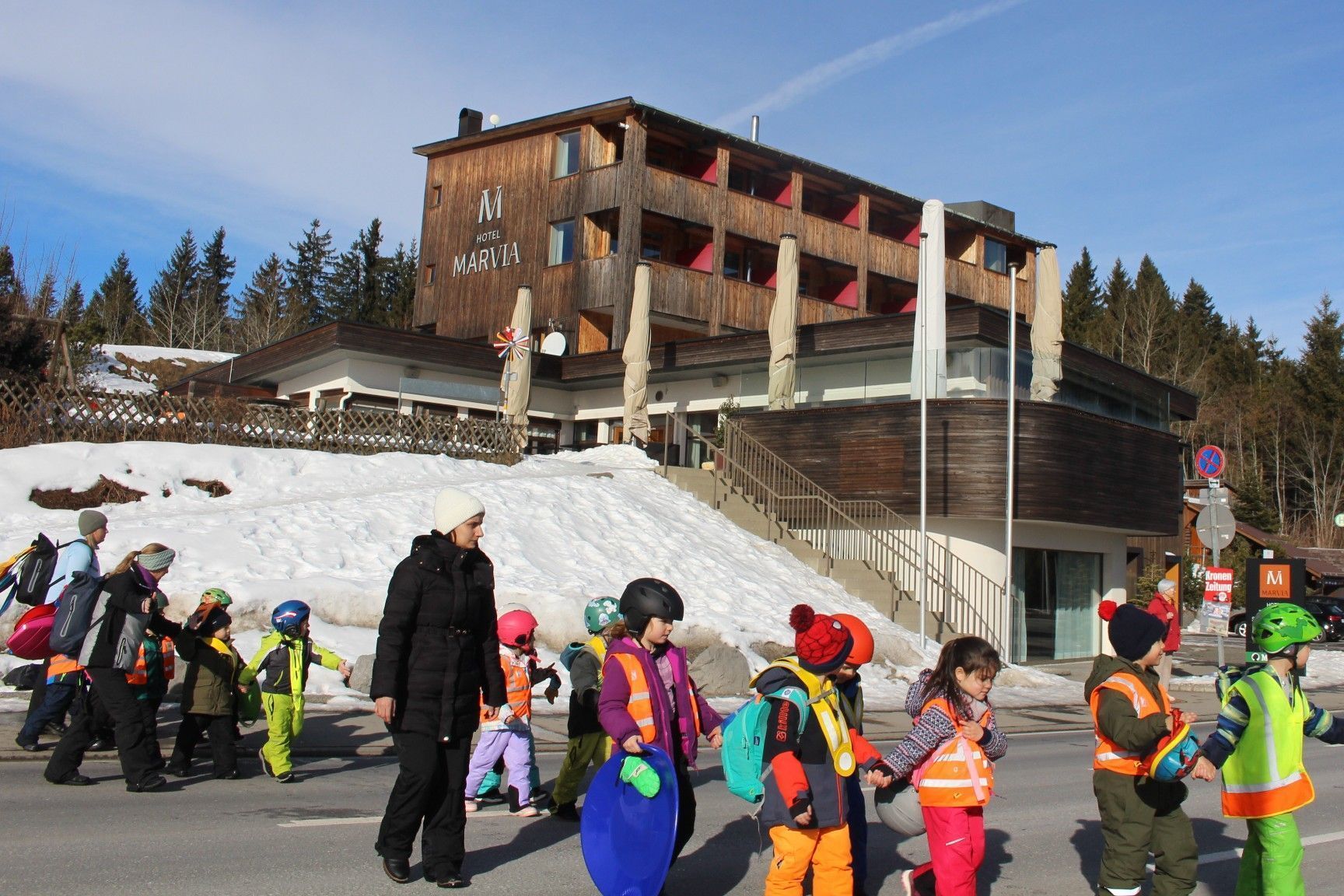 Selbst am als schneesicher verschrienen Bödele war die Schneelage diesen Winter „bescheiden“ – in den Nächtigungszahlen schlug sich das aber nicht nieder, Schwarzenberg – im Bild das Hotel Marvia auf der Passhöhe – verzeichnete im Februar einen Nächtigungszuwachs gegenüber Februar 2025 von rund 18 Prozent.   