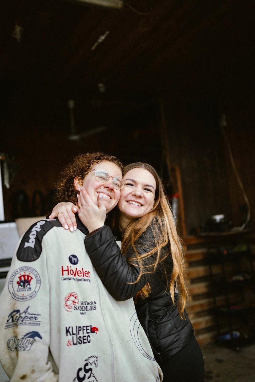 Johanna Gertschnig und Corinna Dalpra sind seit ihrer Kindheit beste Freundinnen.