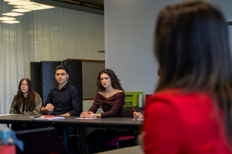 Lampenfieber, Laufsteg und Social Media: Das lernen die "Model Me"-Finalisten