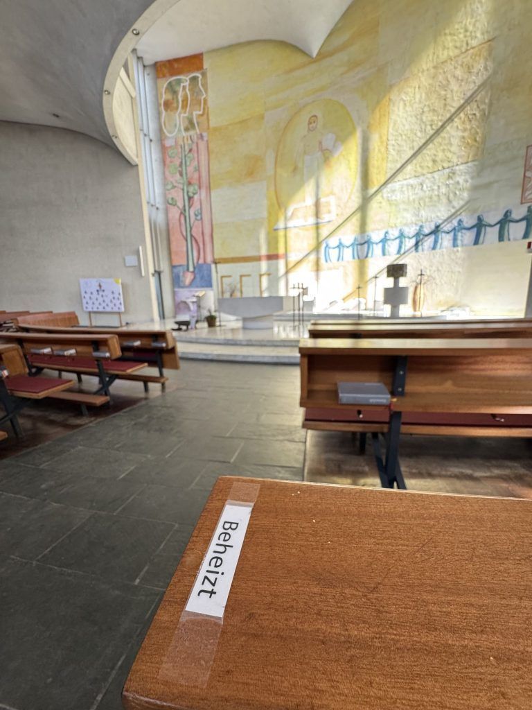 Hier hat nur die Mutter Gottes warm - Hohe Stromkosten zwingen die Kirche zum sparen