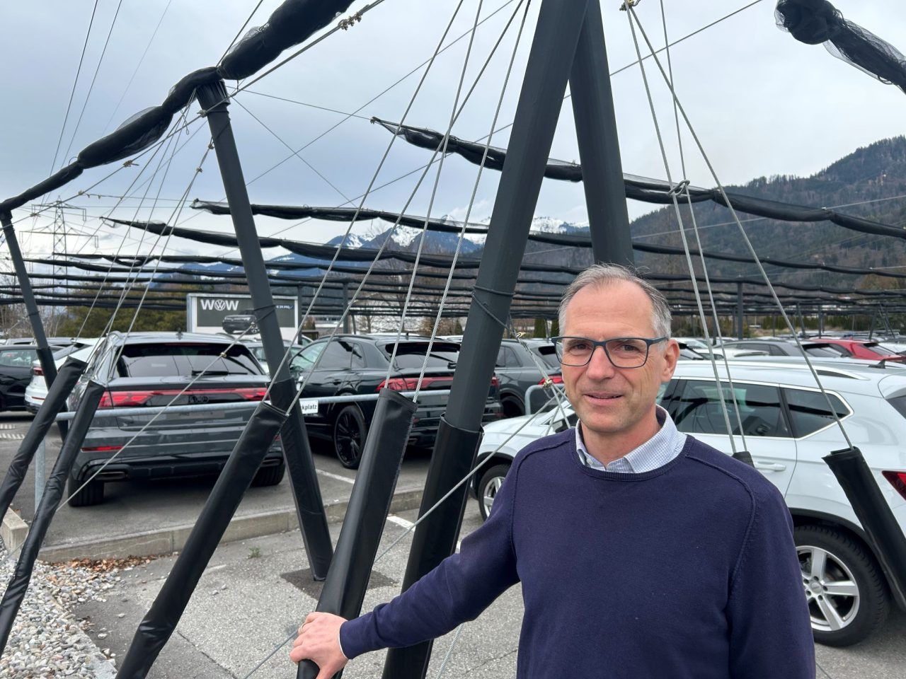 Wie ein einfaches Hagelnetz ein Autohaus ausbremsen kann