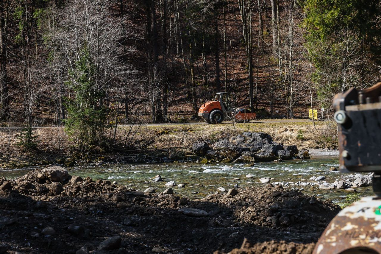 Ersatzradweg zwischen Schnepfau und Au kommt in Fahrt: Bau der neuen Brücke hat begonnen