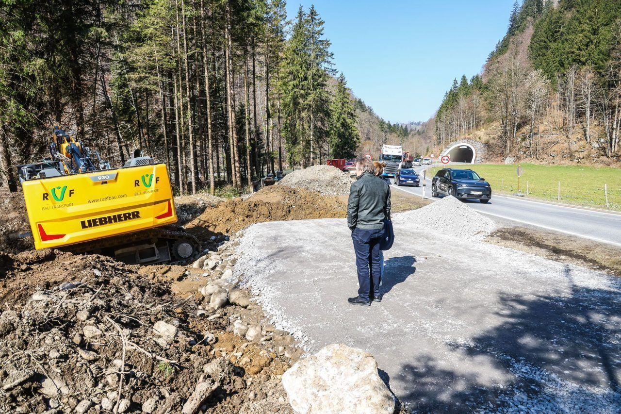 Ersatzradweg zwischen Schnepfau und Au kommt in Fahrt: Bau der neuen Brücke hat begonnen