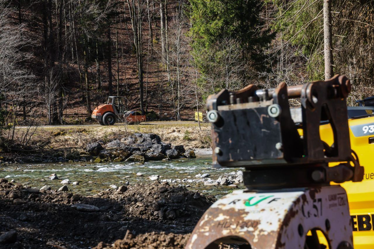 Ersatzradweg zwischen Schnepfau und Au kommt in Fahrt: Bau der neuen Brücke hat begonnen