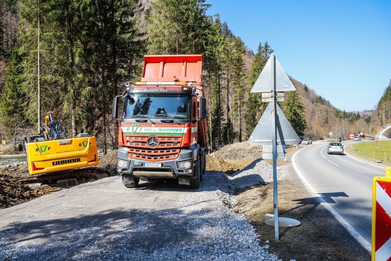 Ersatzradweg zwischen Schnepfau und Au kommt in Fahrt: Bau der neuen Brücke hat begonnen