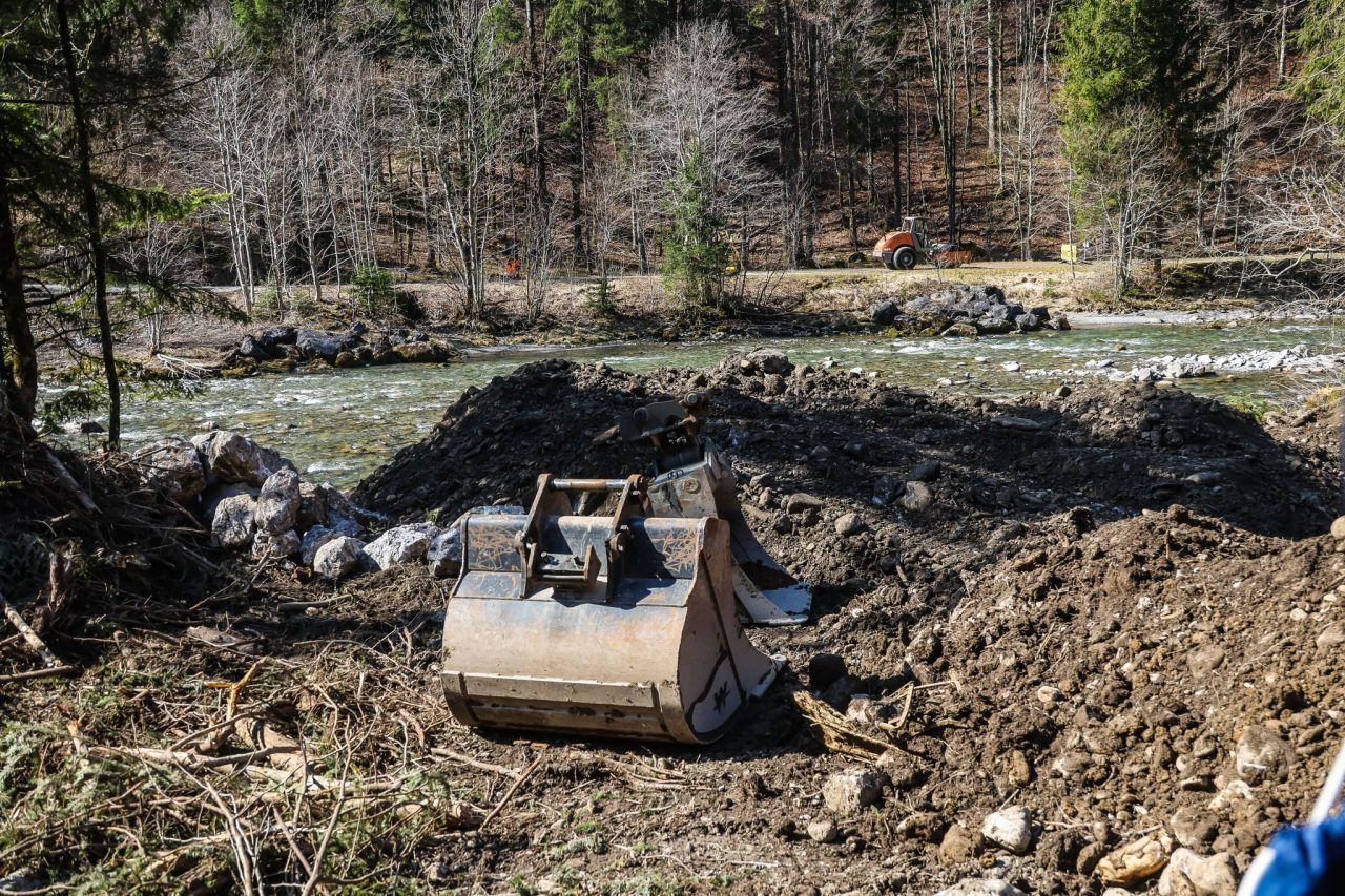 Ersatzradweg zwischen Schnepfau und Au kommt in Fahrt: Bau der neuen Brücke hat begonnen