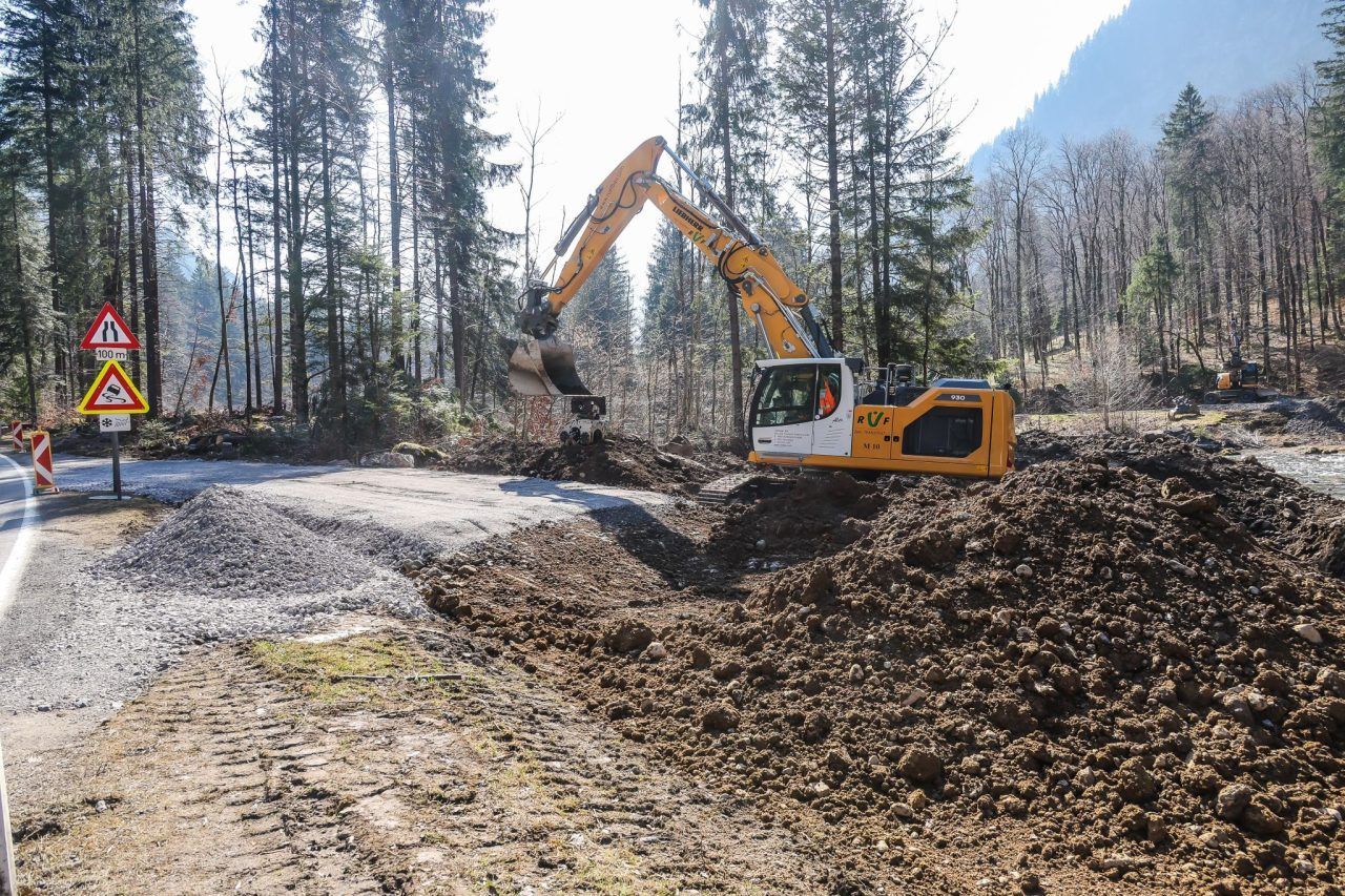 Ersatzradweg zwischen Schnepfau und Au kommt in Fahrt: Bau der neuen Brücke hat begonnen