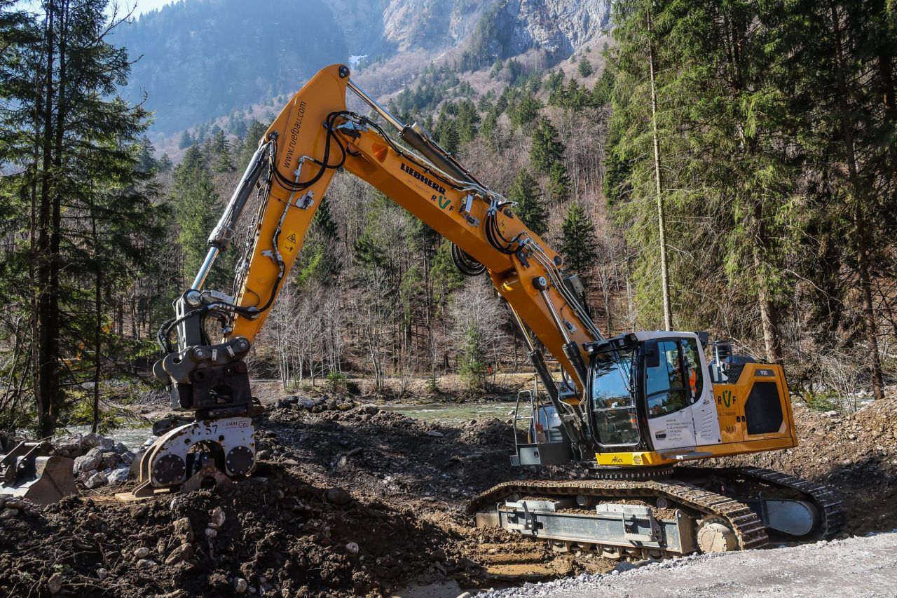 Ersatzradweg zwischen Schnepfau und Au kommt in Fahrt: Bau der neuen Brücke hat begonnen