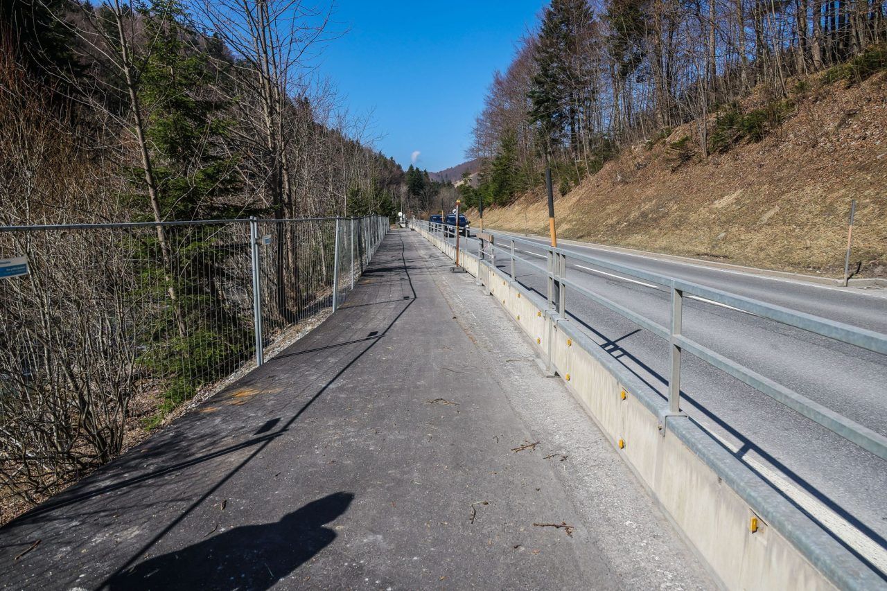 Ersatzradweg zwischen Schnepfau und Au kommt in Fahrt: Bau der neuen Brücke hat begonnen