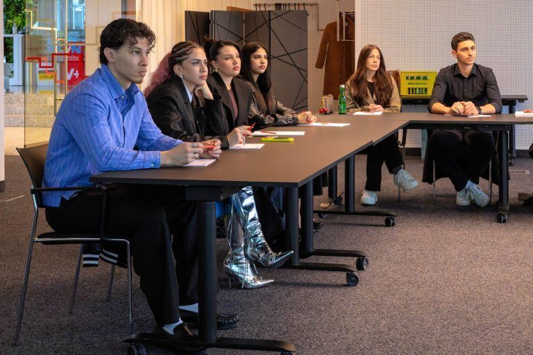 Lampenfieber, Laufsteg und Social Media: Das lernen die "Model Me"-Finalisten