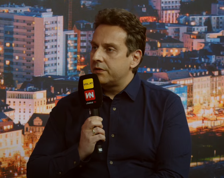 Vorarlberger Reisende in Dubai: Warten auf einen der raren Sitze in den Flugzeugen