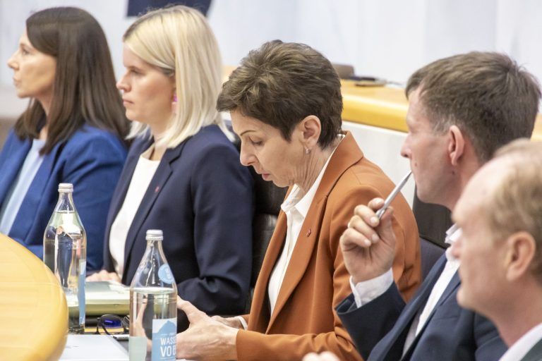 Land der Schüler statt Land der Lehre: Landtag auf Ursachensuche