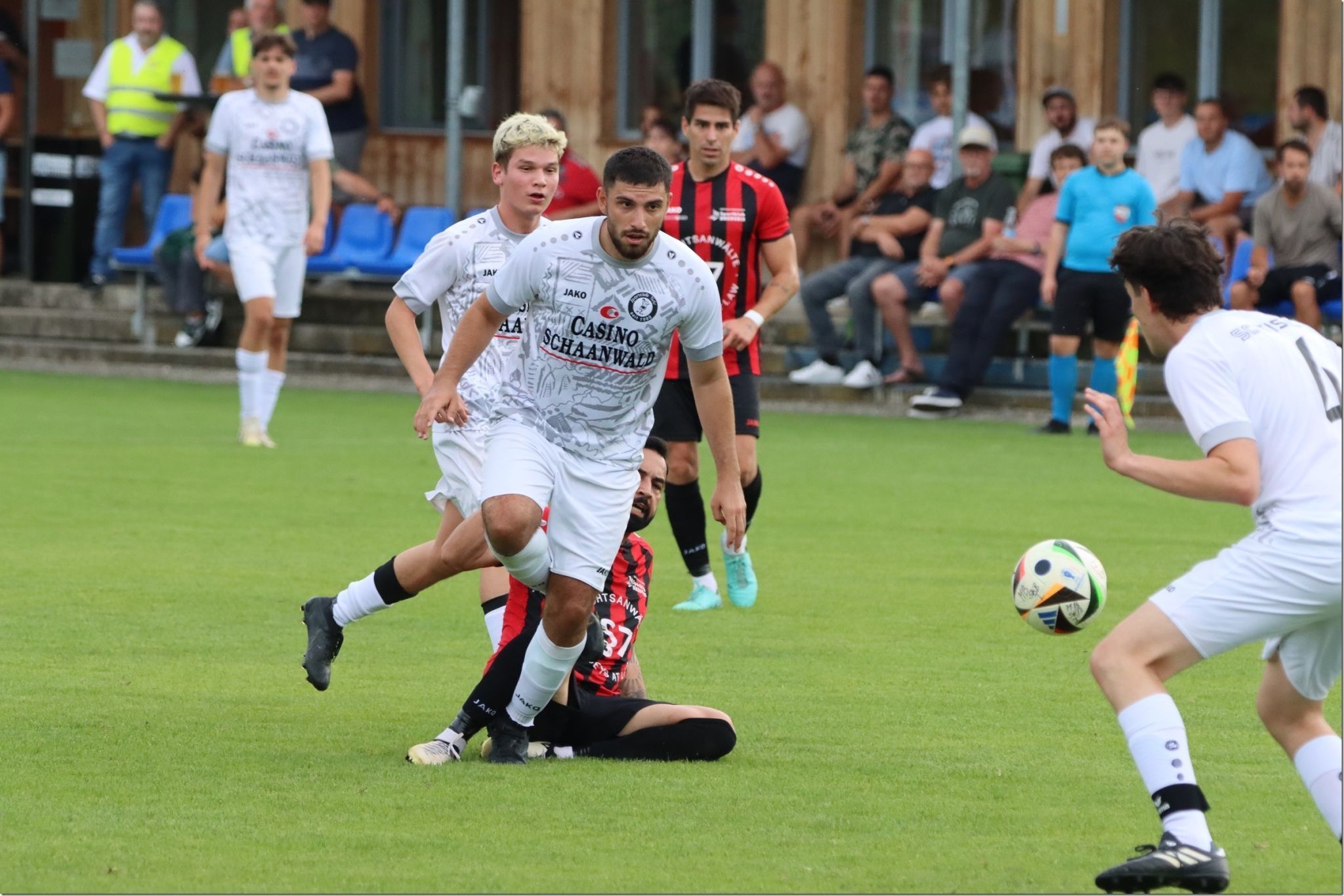 SC Tisis führt überlegen die Tabelle der 1. Landesklasse an. 