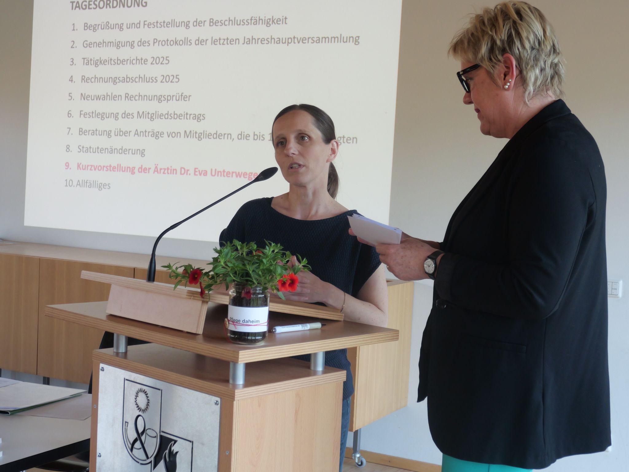 Vizebürgermeisterin Michaela Gort stellte die neue Ärztin Dr. Eva Unterweger vor.