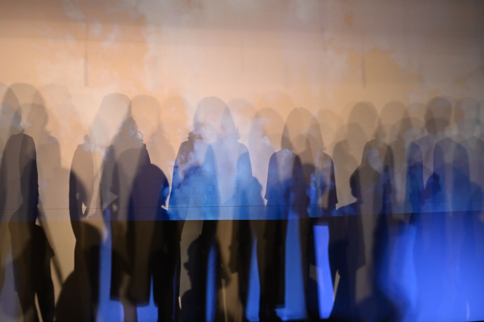 Sogar hinter der Bühne ergibt sich eine interessantes Bild