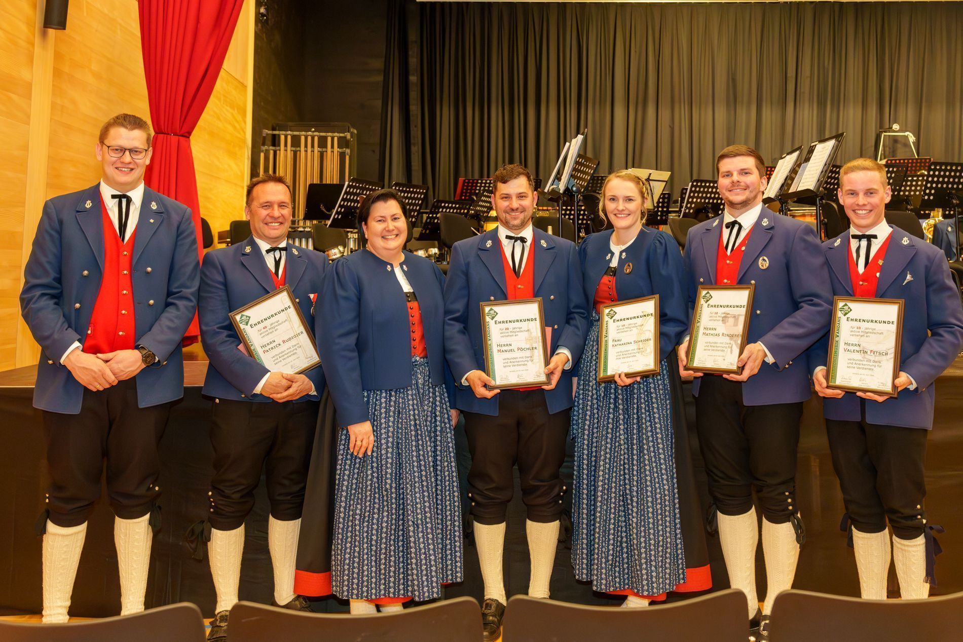 v.li. Obmann Peter Scheider mit den Geehrten Patrick Rudigier (40 Jahre), Angelika Tschohl (25 Jahre), Manuel Pöchler (20 Jahre), Katharina Scheider, Mathias Rinderer und Valentin Fitsch (alle drei 10 Jahre)