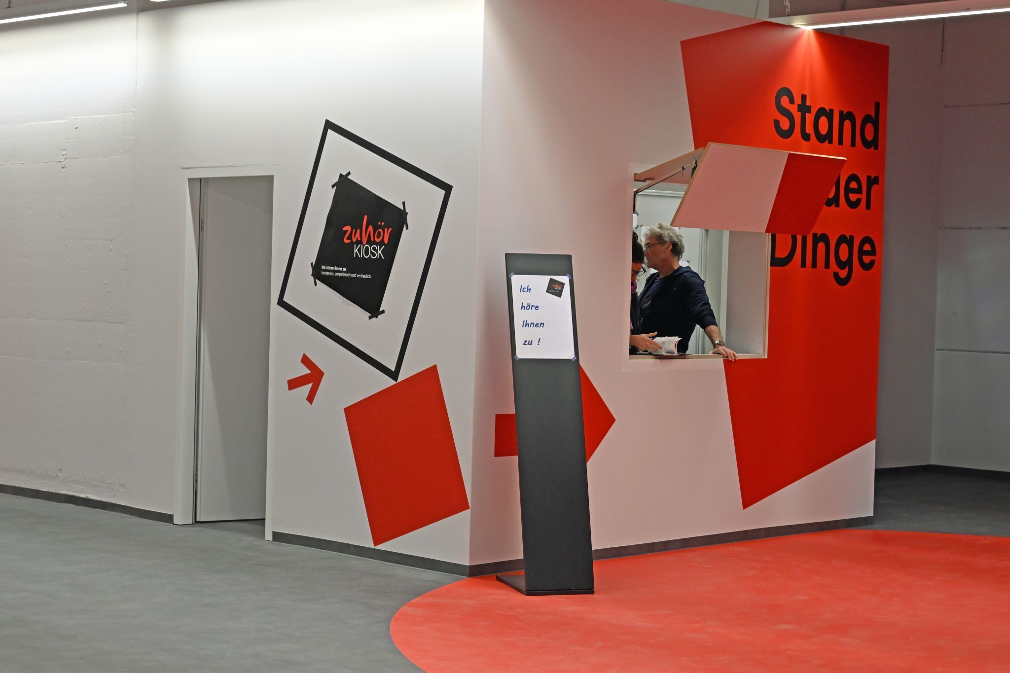 Wer möchte, kann im Voraus unter zuhoerkiosk@gmx.at einen Zuhörtermin vereinbaren. 