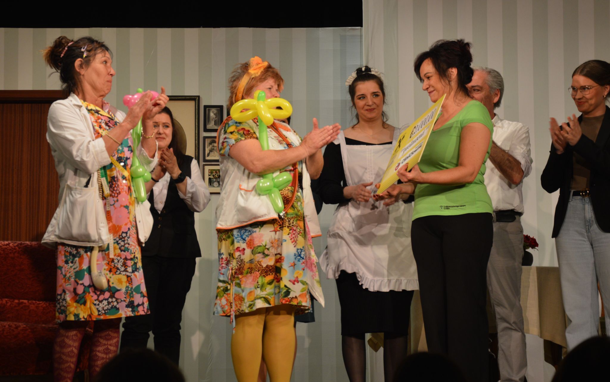 Im Rahmen der Premiere sammelte die Laienspielgruppe Göfis 2.000 Euro für die CliniClowns Austria.