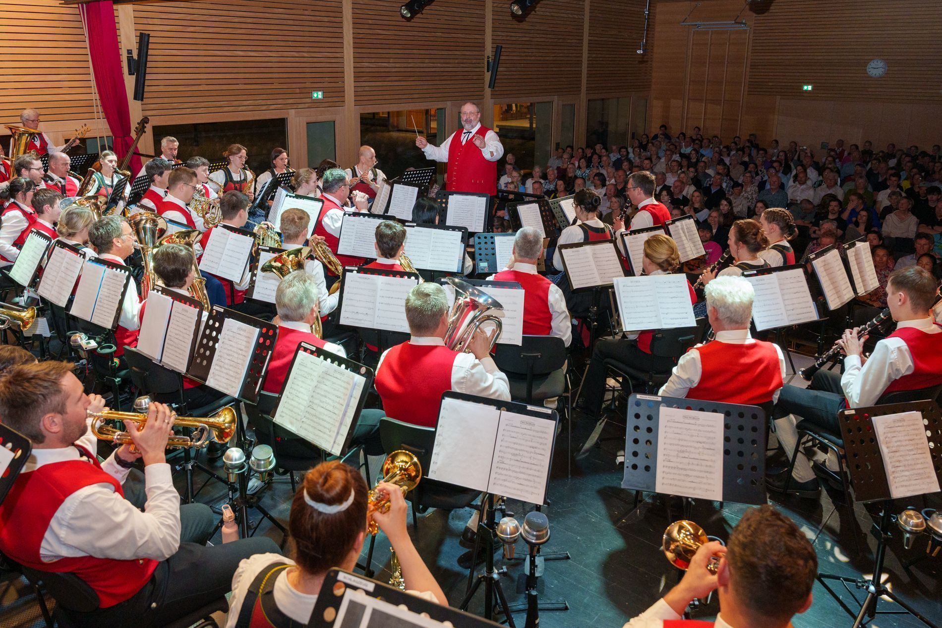 Die Harmoniemusik Vandans unter Dirigent Bernhard Rohrer begeisterte mit ihren 